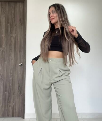 Ref. 015: Pantalón corte clásico en color verde nude