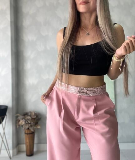 Ref. 009: Pantalón recto pretina brillante en color palo de rosa