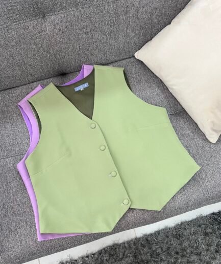 Ref. 028: Chaleco corto con pinza lateral - oliva