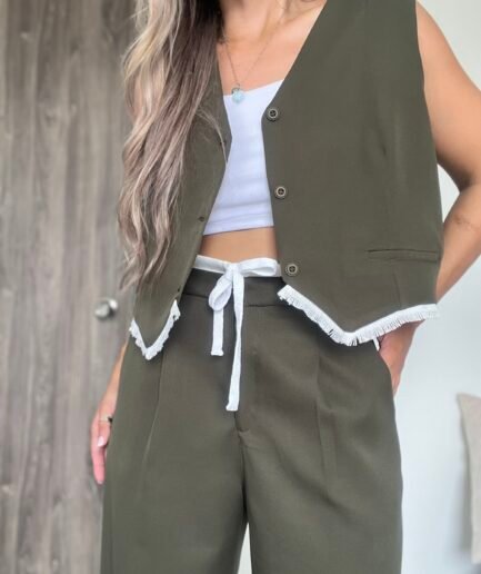 Ref. 041: Set pantalón y chaleco con flecos - verde militar
