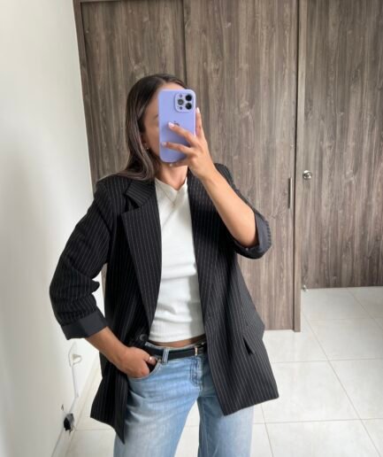 Ref. 050: Blazer semioversize manga 3/4 - negro con rayas