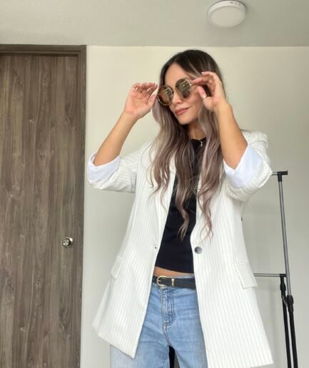 Ref. 050: Blazer semioversize manga 3/4 - blanco con rayas