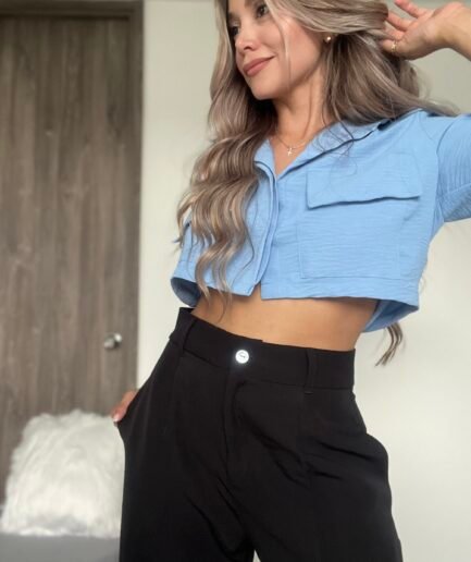 Ref. 053: Blusa corta con bolsillos parche - azul indigo