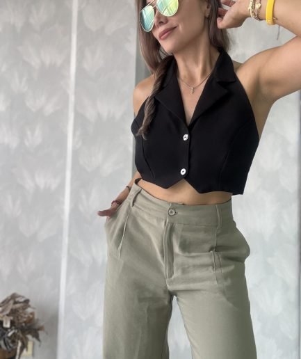 Ref. 062: Chaleco corto con cuello - color negro