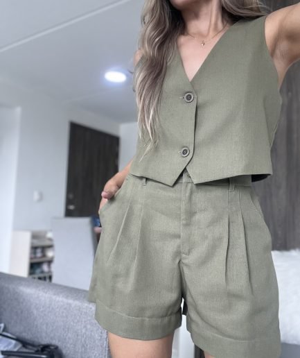 Ref. 061: Set en lino chaleco y short - verde militar