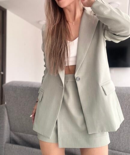 Ref. 069: Set blazer semioversize y falda/short - verde nude