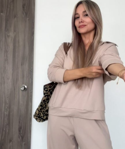 Ref. 075: Set viajero pantalón recto y buzo con cuello - nude