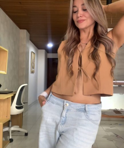 Ref. 084-1: Chaleco suelto con tiras - miel