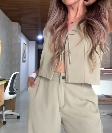 Ref. 084-1: Chaleco suelto con tiras - verde agua